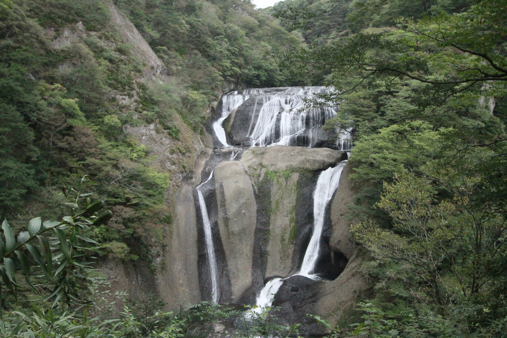 暴漢台から見た袋田の滝其1
