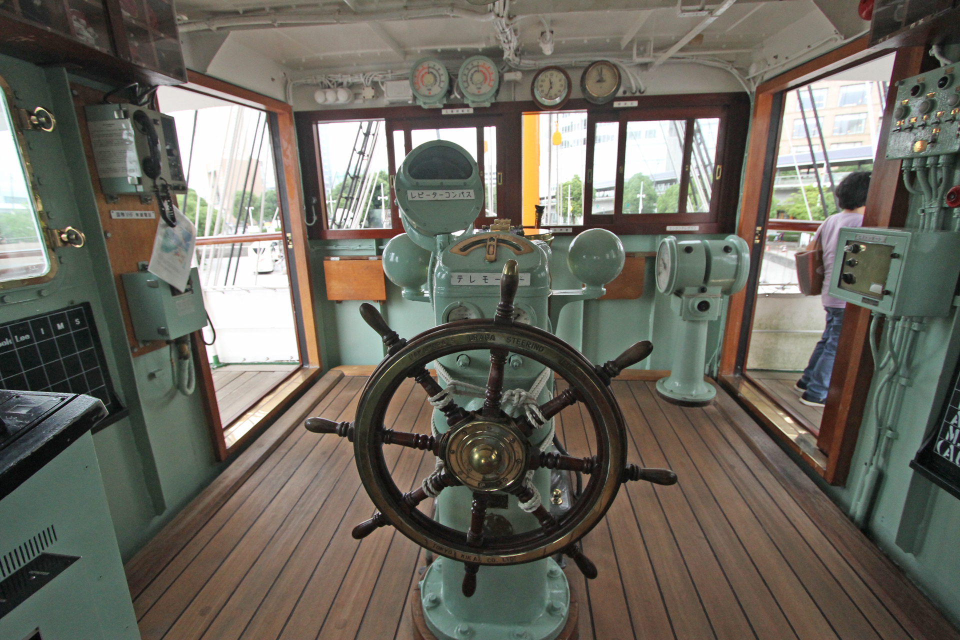 日本丸の操舵室