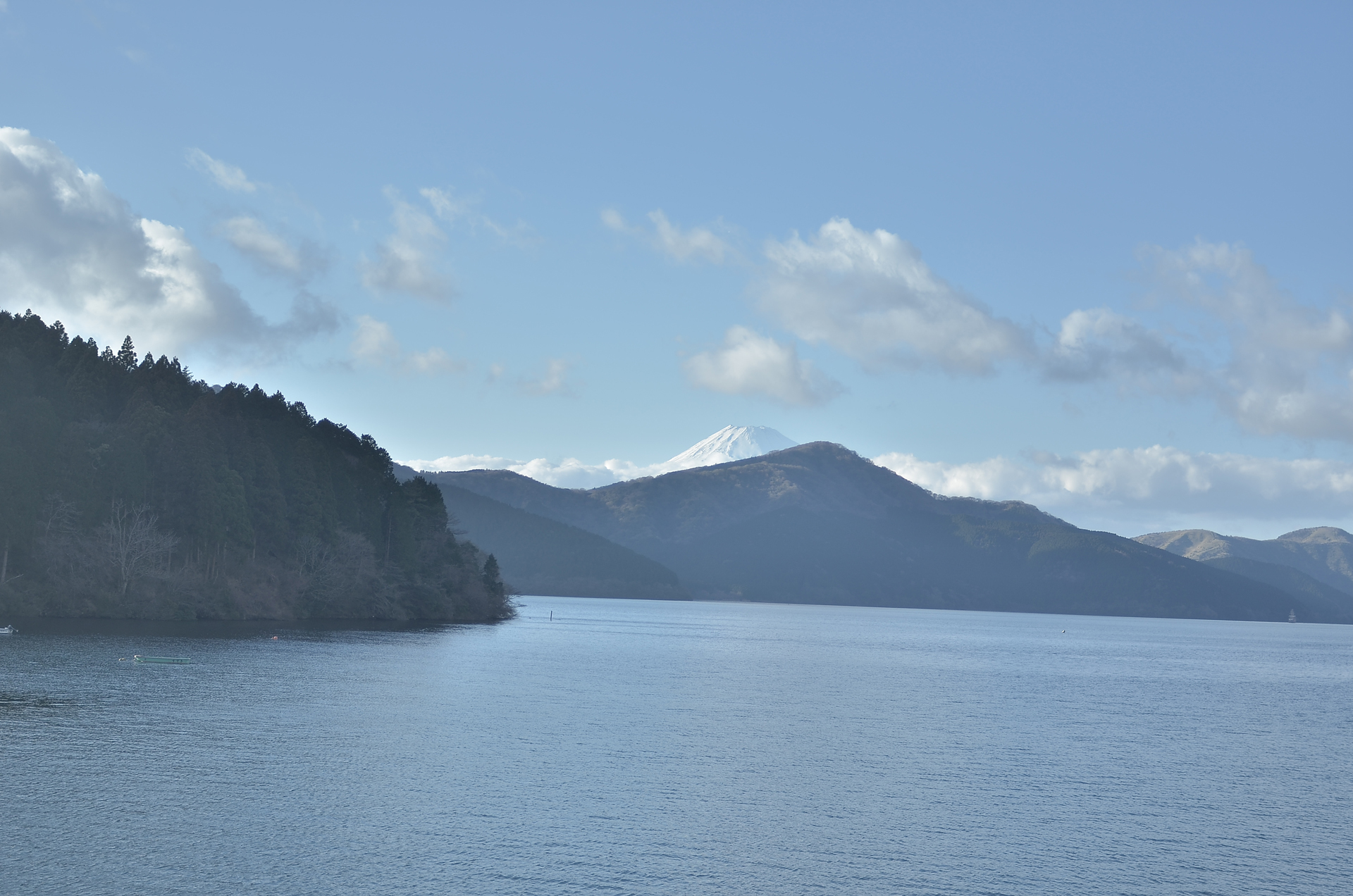 芦ノ湖から見た山参